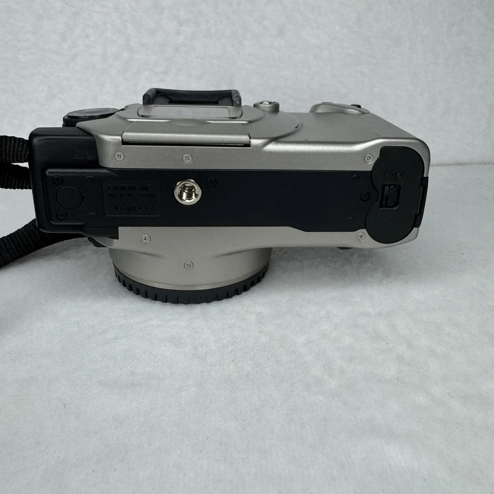 CANON‎ EOS IX 35mm SLR Film Camera - Silver